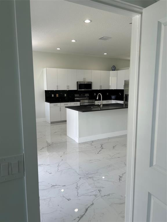 Breeding Prop 165-19 B - Residential Lease