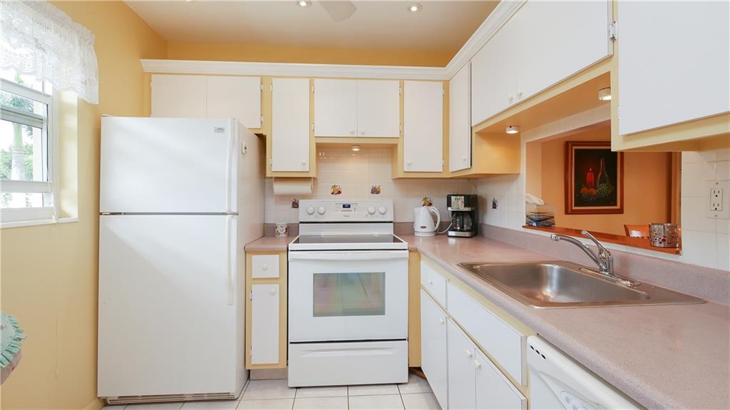 LAUDERHILL EAST - Residential