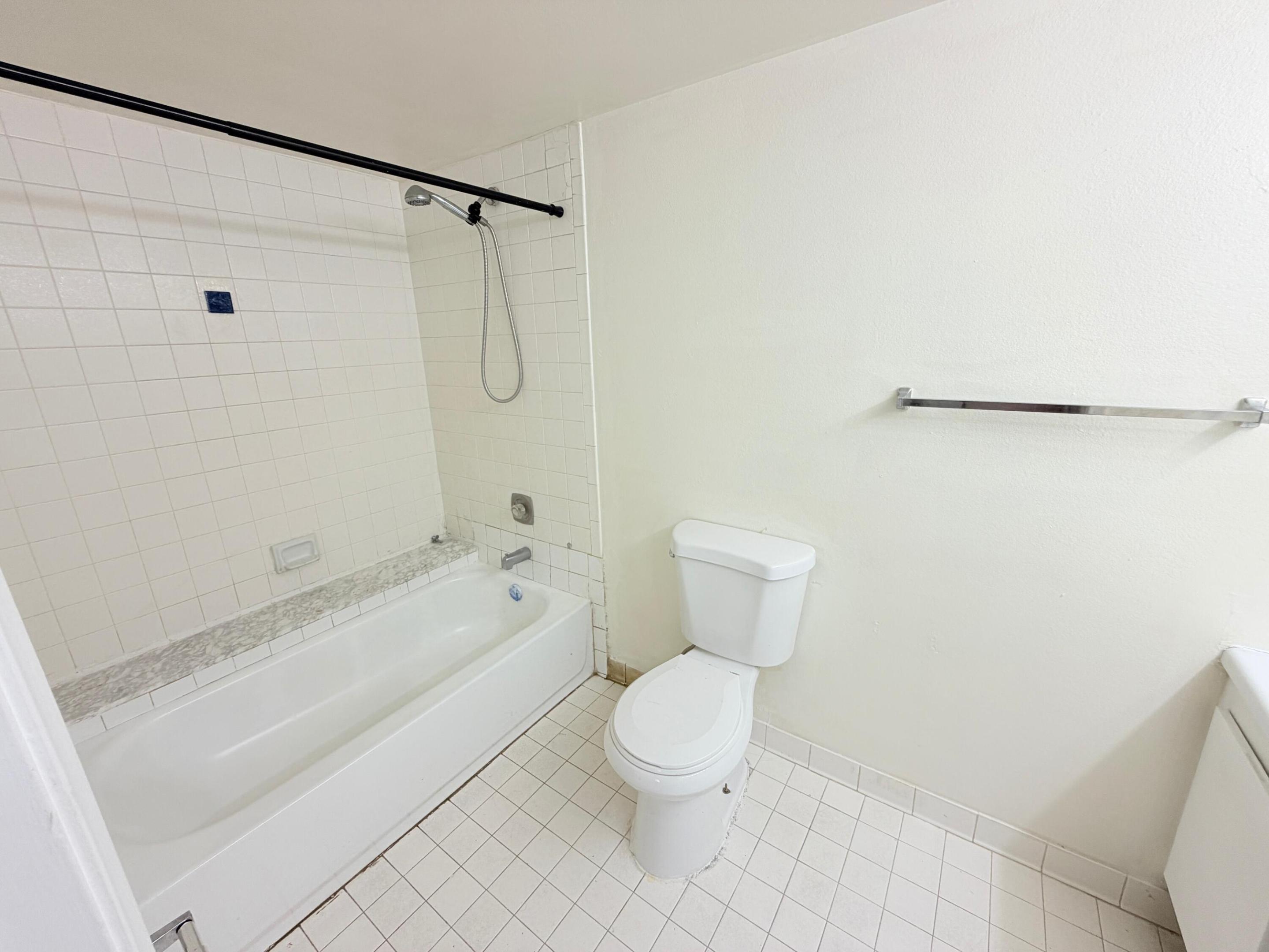 PRESIDENTIAL GOLFVIEW CONDO - Residential Lease