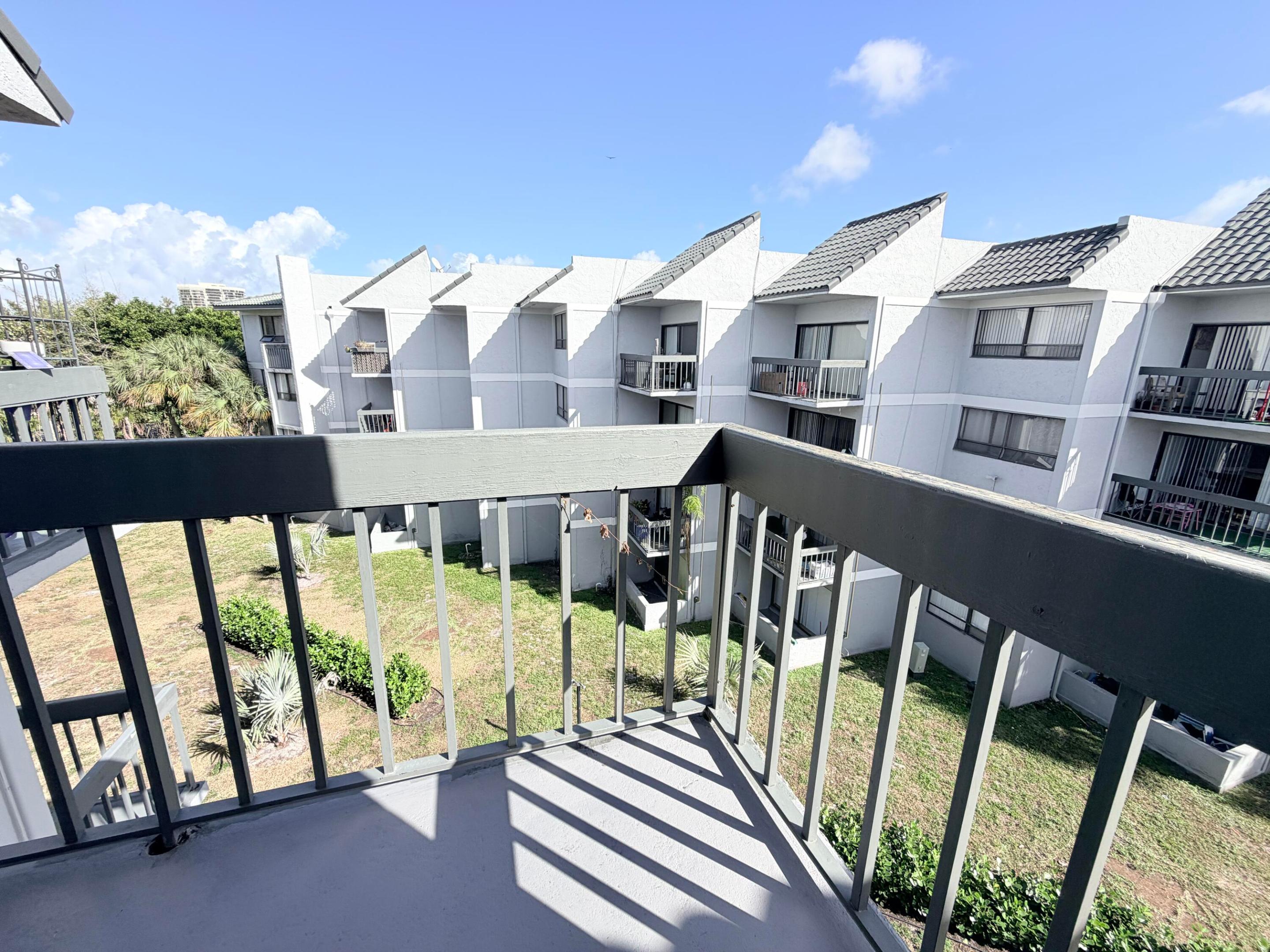 PRESIDENTIAL GOLFVIEW CONDO - Residential Lease