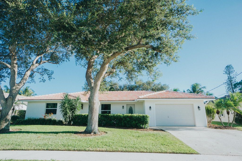 Photo of 1934 Ascott Rd, North Palm Beach, FL 33408 (MLS # R10917787)