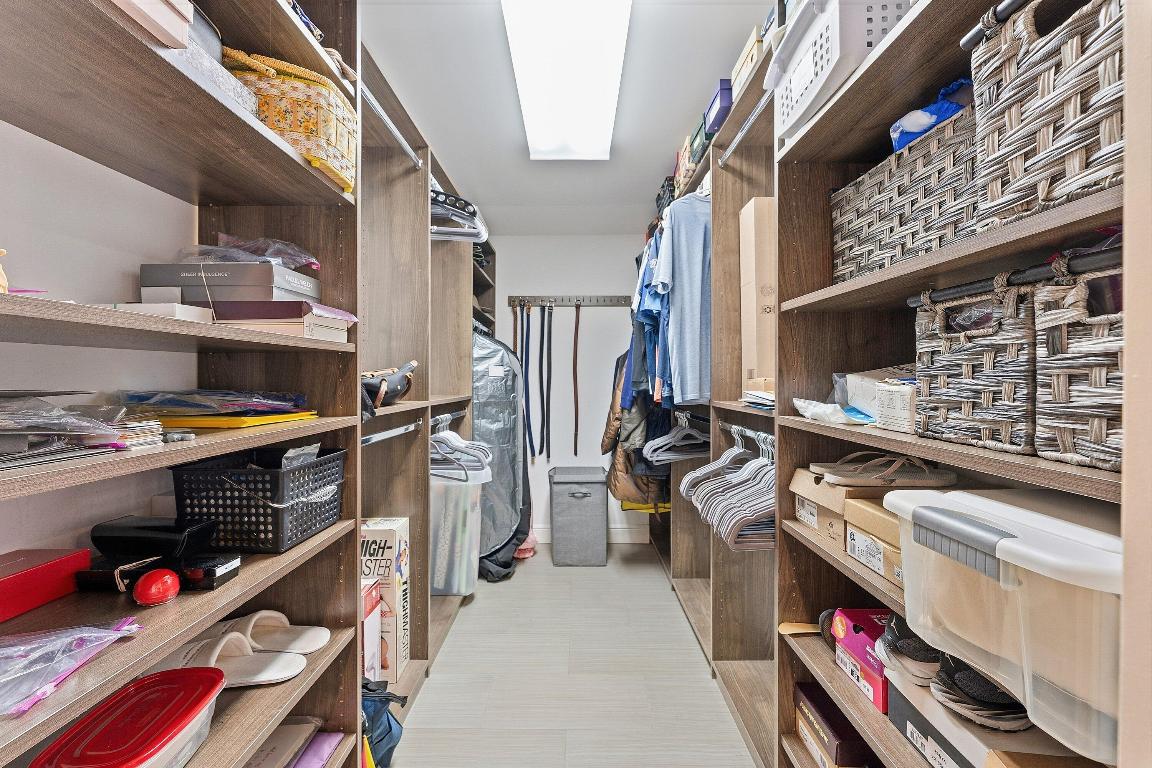 ESTATES AT HUNTERS RUN CONDO - Residential