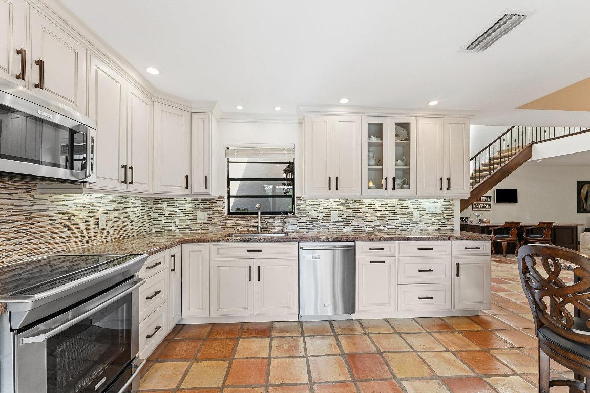 ESTATES AT HUNTERS RUN CONDO - Residential