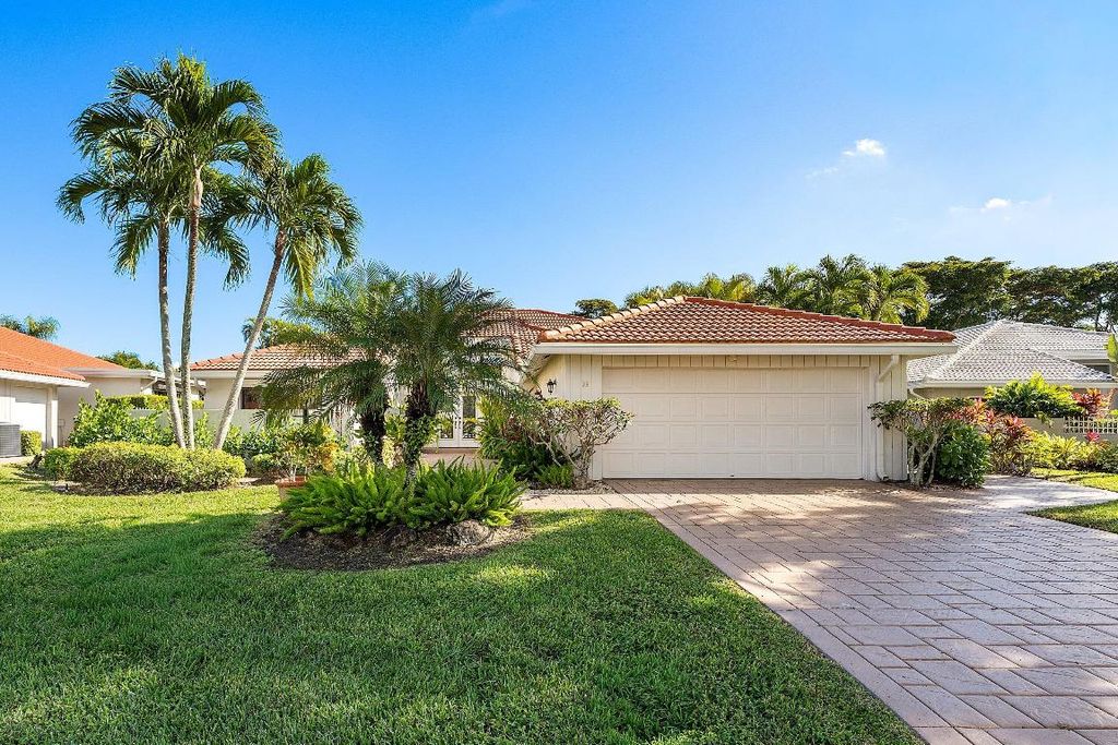 Photo of 39 Estate Drive, Boynton Beach, FL 33436 (MLS # R11152801)