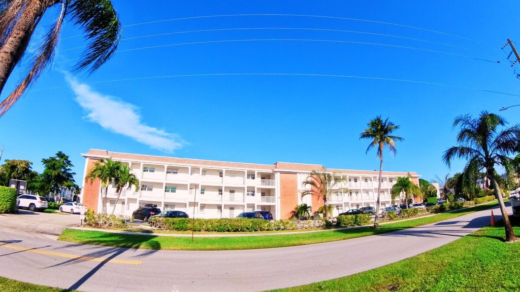 Photo of 236 CASTLEWOOD Drive #202, North Palm Beach, FL 33408 (MLS # B26069071)
