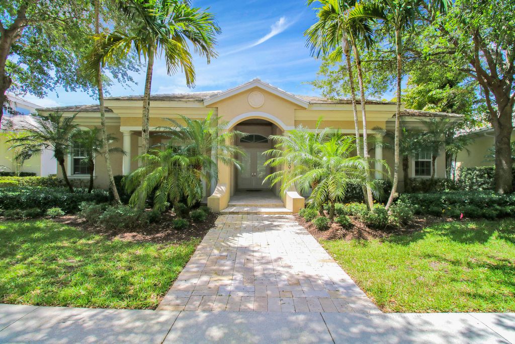 Photo of 3306 Greenway Drive, Jupiter, FL 33458 (MLS # R10982109)