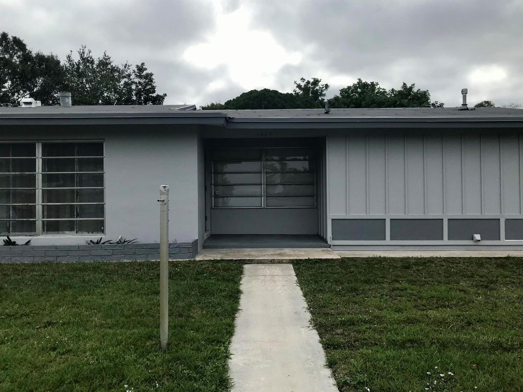 Photo of 1407 Hale Court, Fort Pierce, FL 34982 (MLS # R10938821)