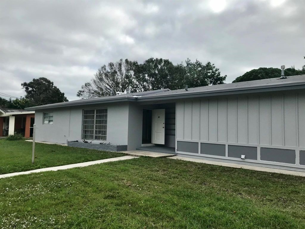 Photo of 1407 Hale Court, Fort Pierce, FL 34982 (MLS # R10938821)