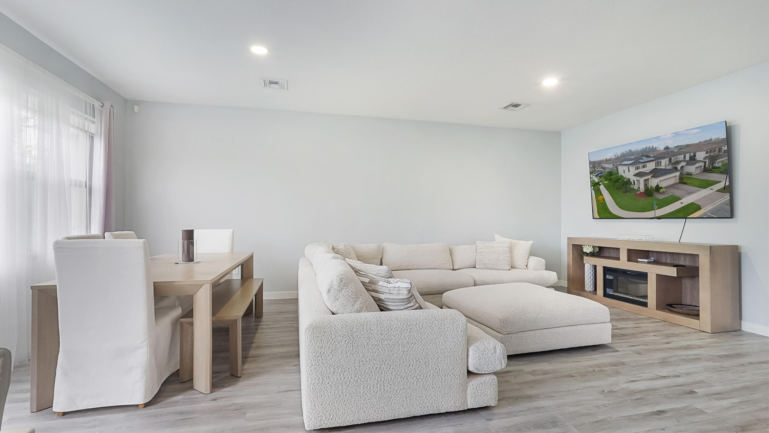 CHAMPION LAKES - Residential