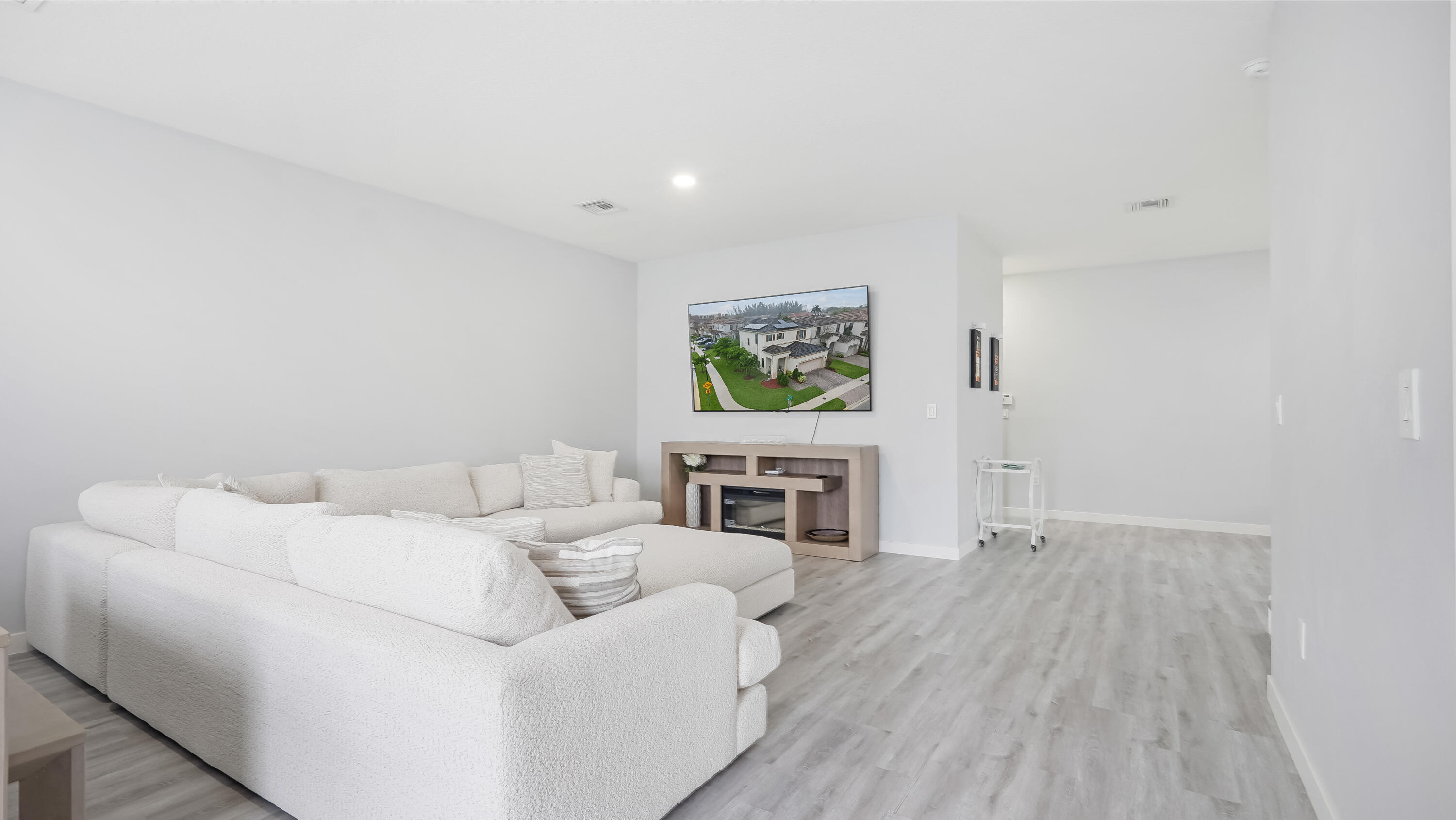 CHAMPION LAKES - Residential