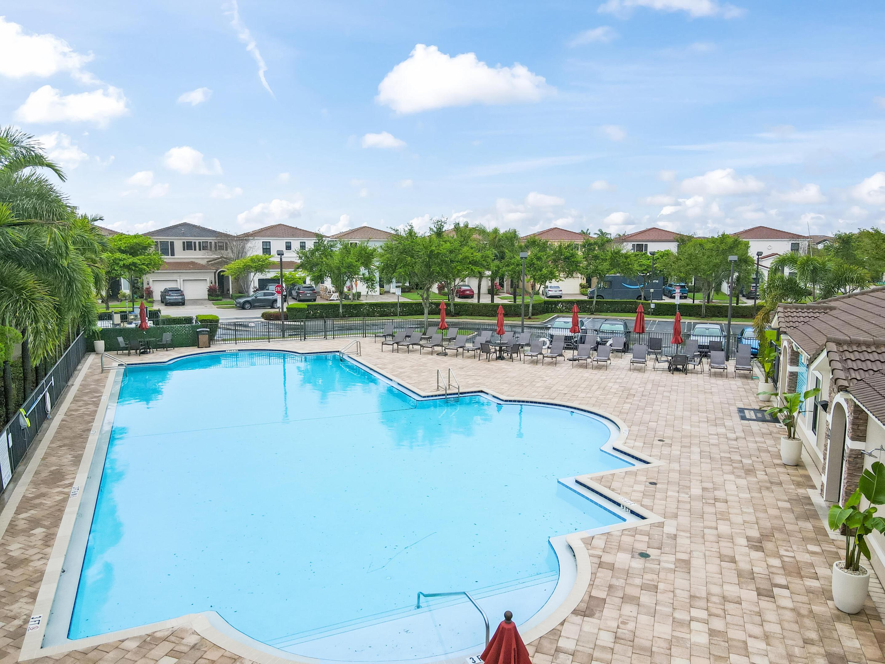 CHAMPION LAKES - Residential