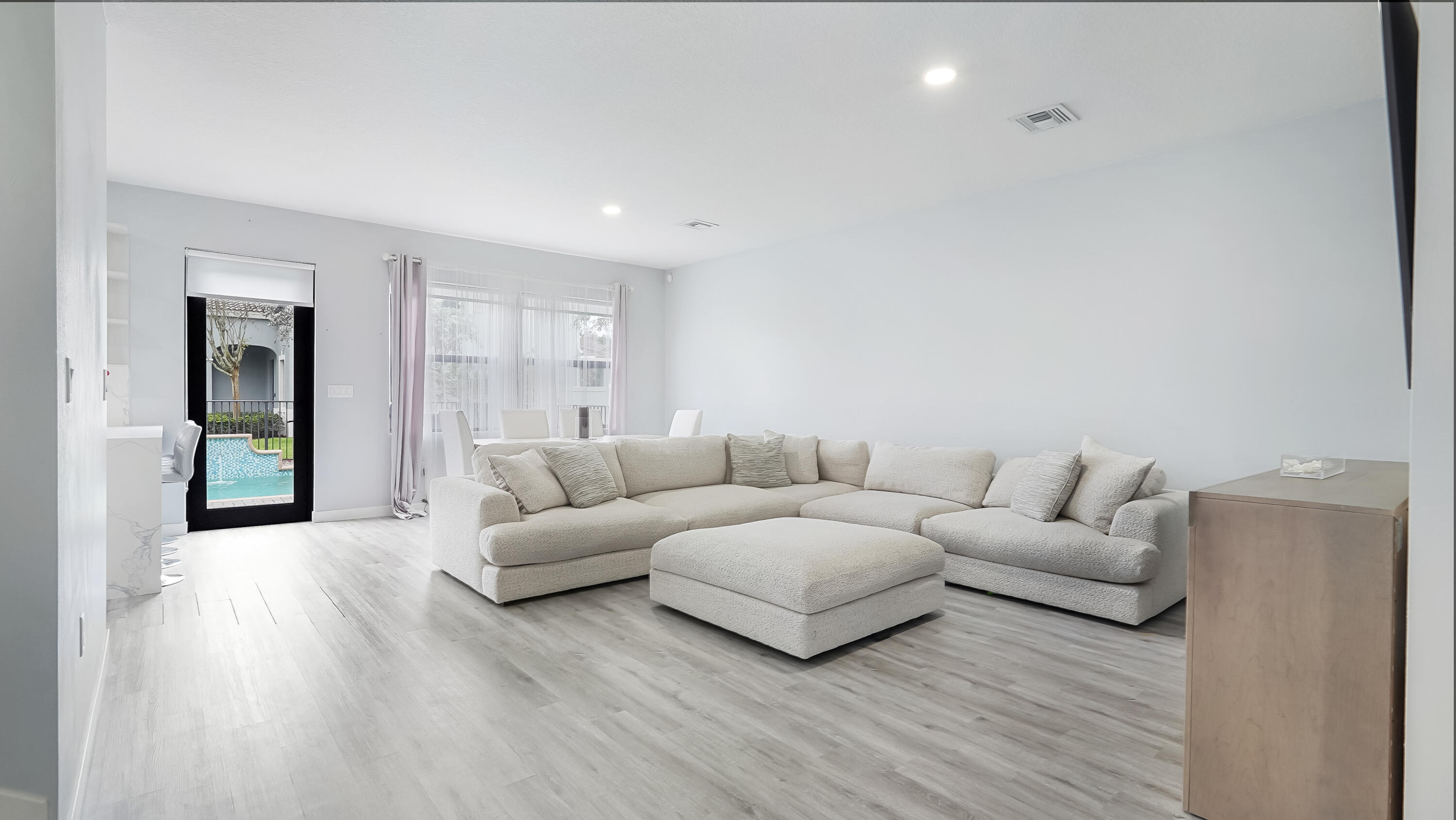 CHAMPION LAKES - Residential