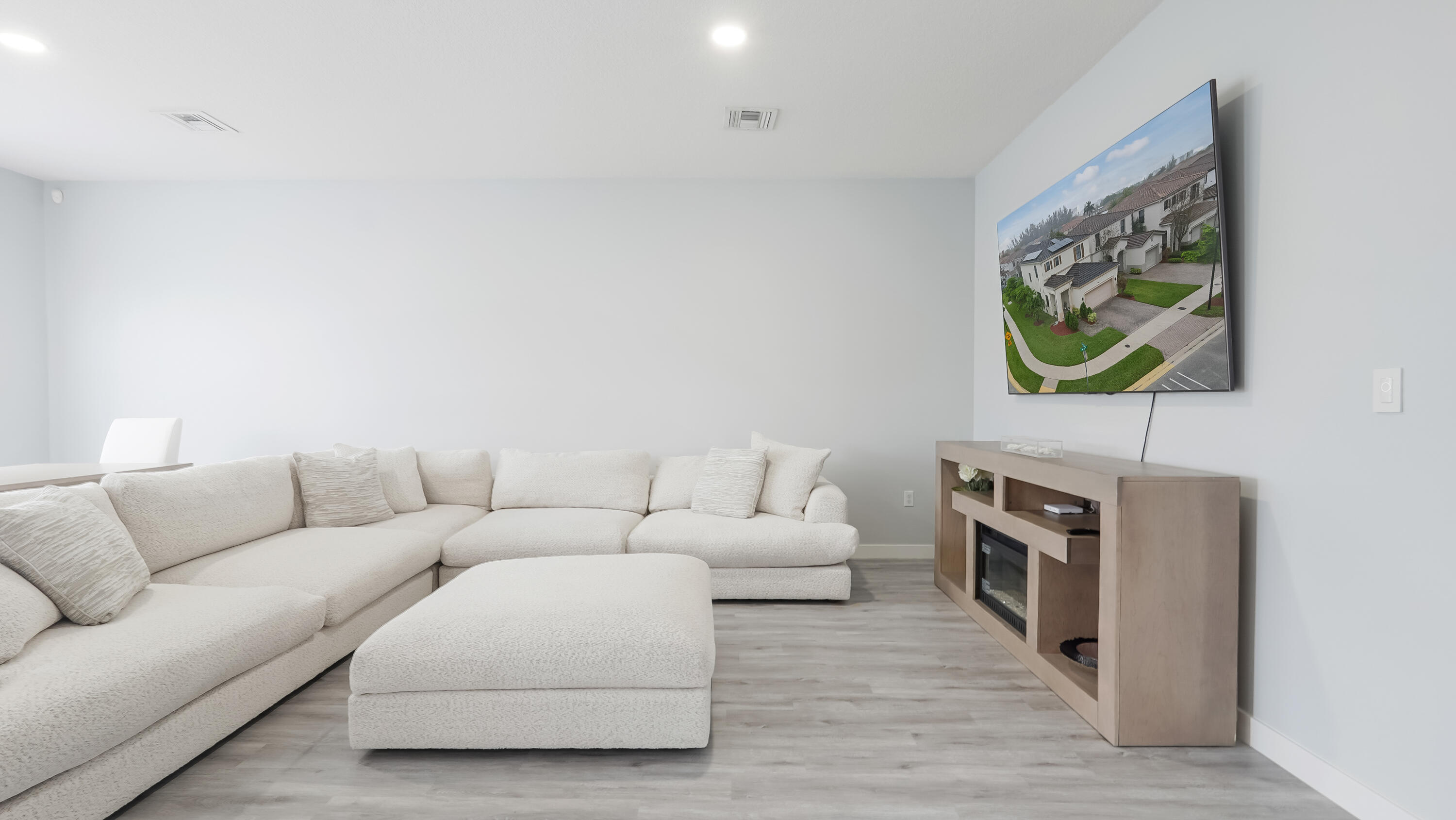 CHAMPION LAKES - Residential