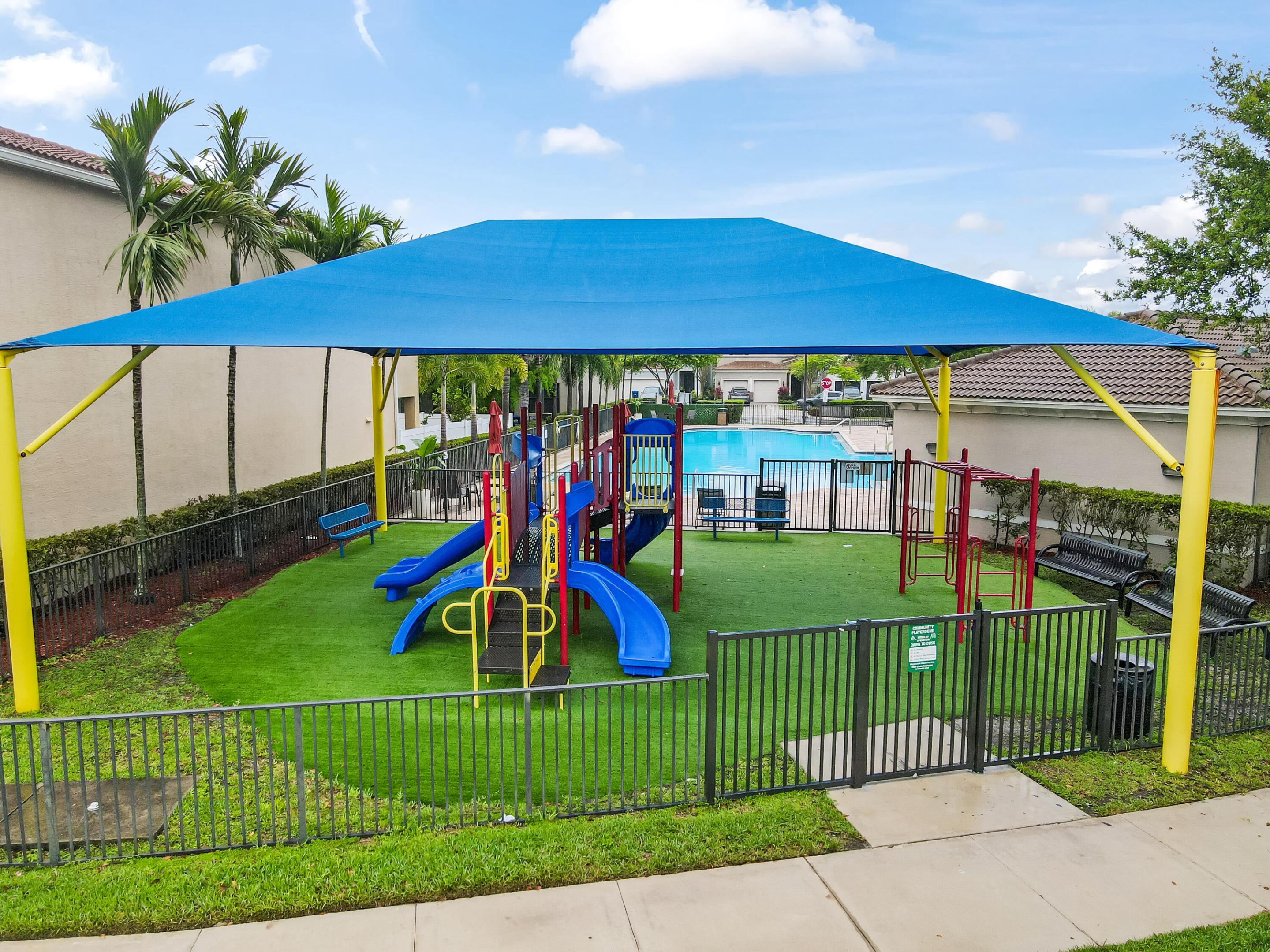 CHAMPION LAKES - Residential