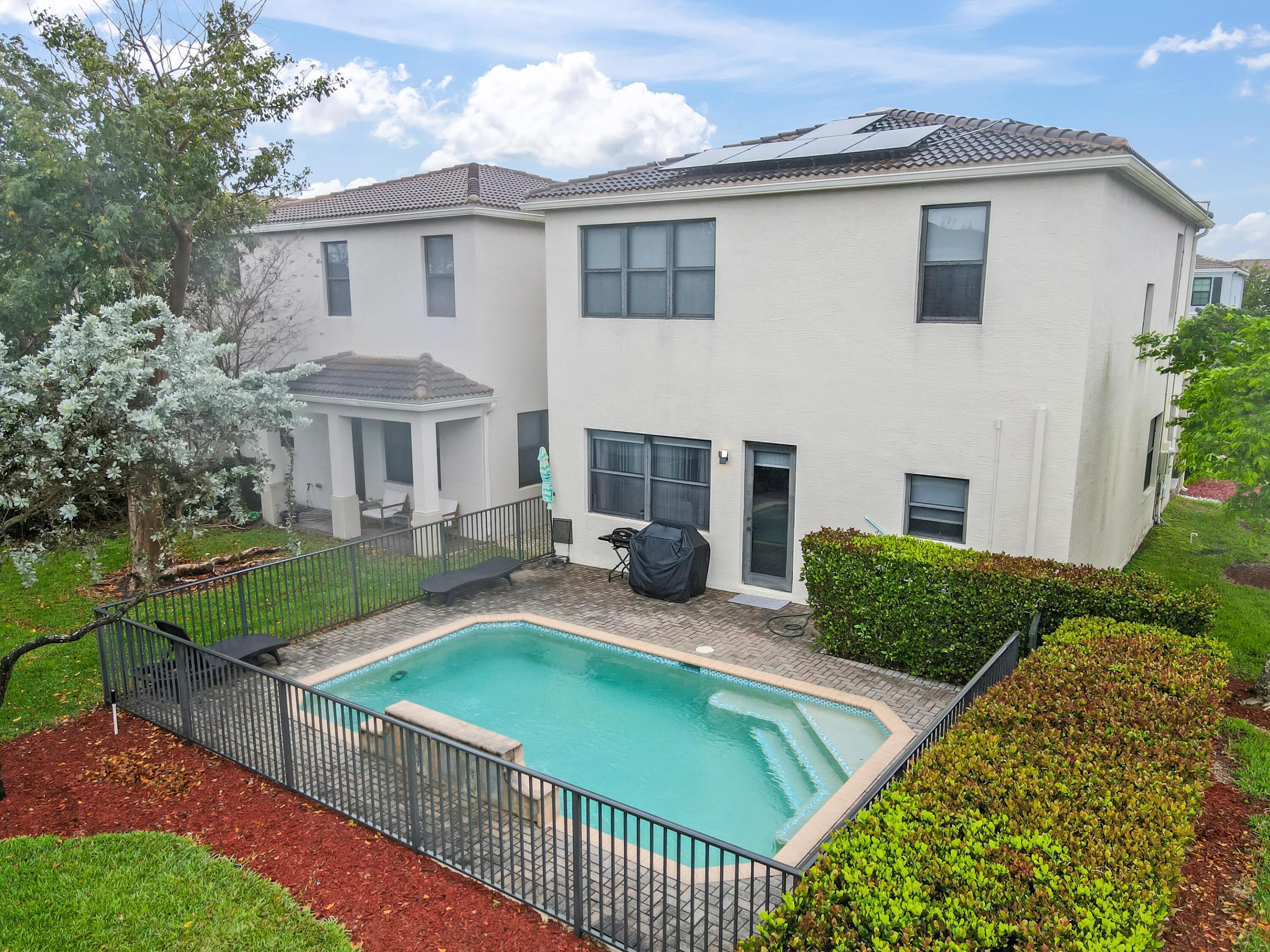 CHAMPION LAKES - Residential