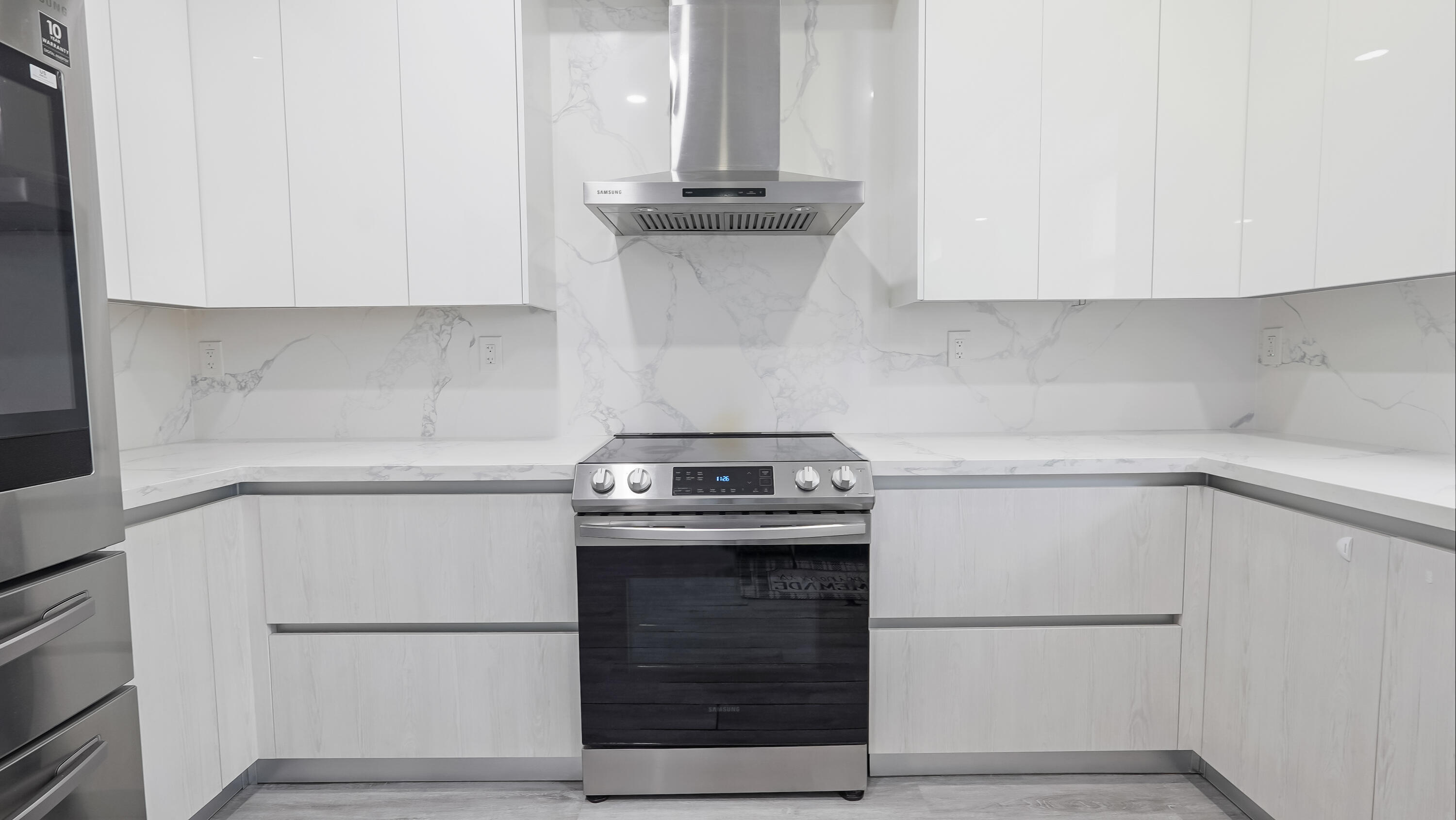 CHAMPION LAKES - Residential