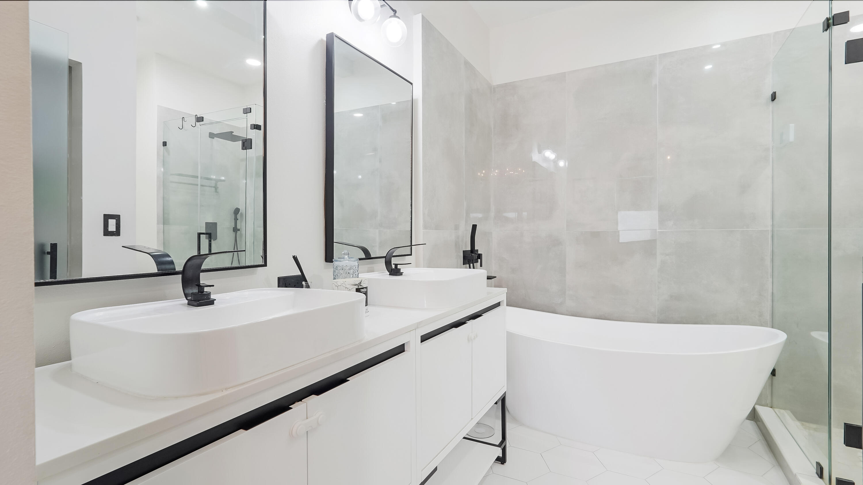 CHAMPION LAKES - Residential