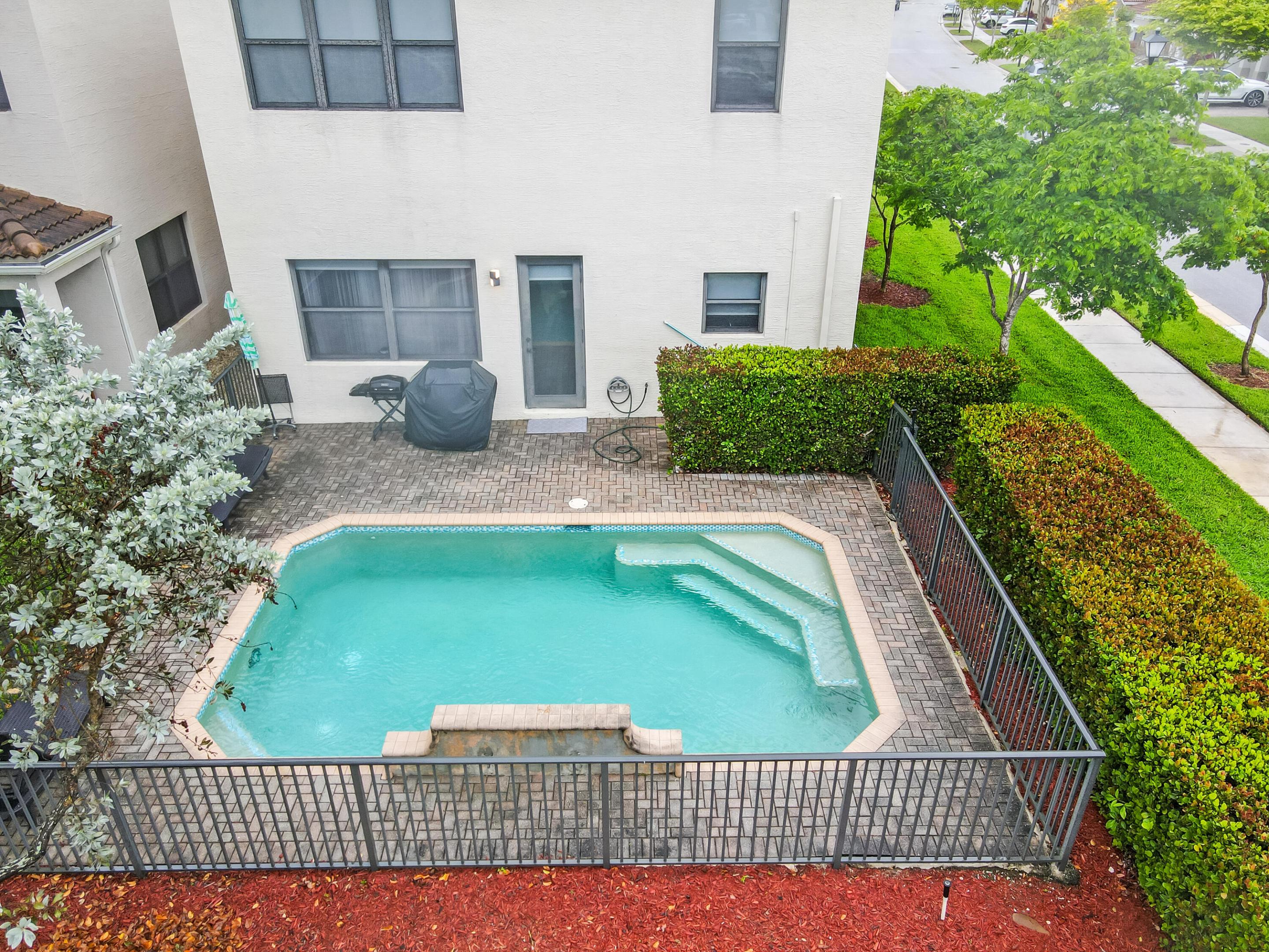 CHAMPION LAKES - Residential