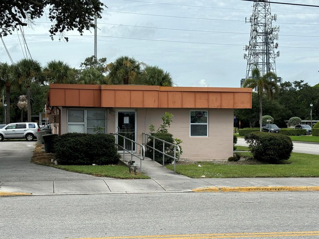 Photo of 401 S 6th Street, Fort Pierce, FL (MLS # R11016757)