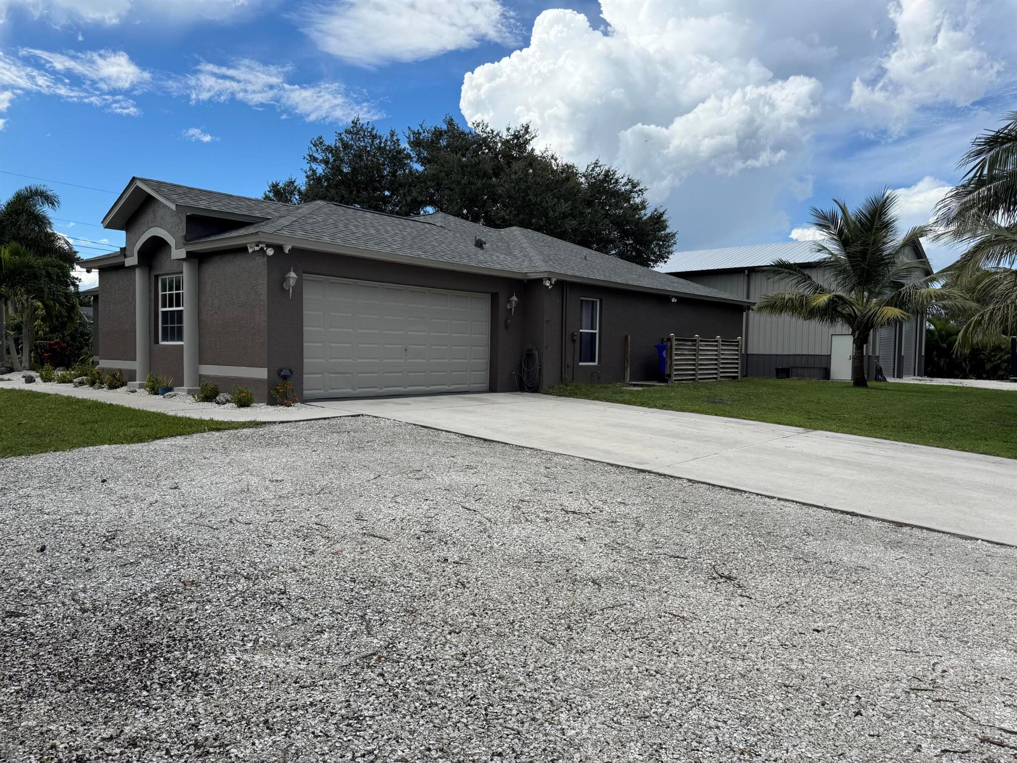 VERO LAKE ESTATES UNIT F - Residential