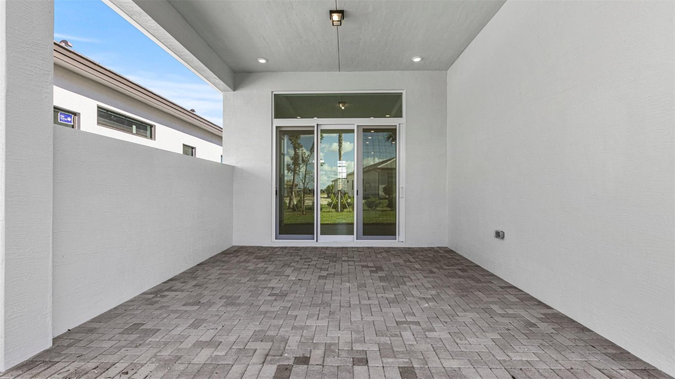 CRESSWIND PALM BEACH - Residential