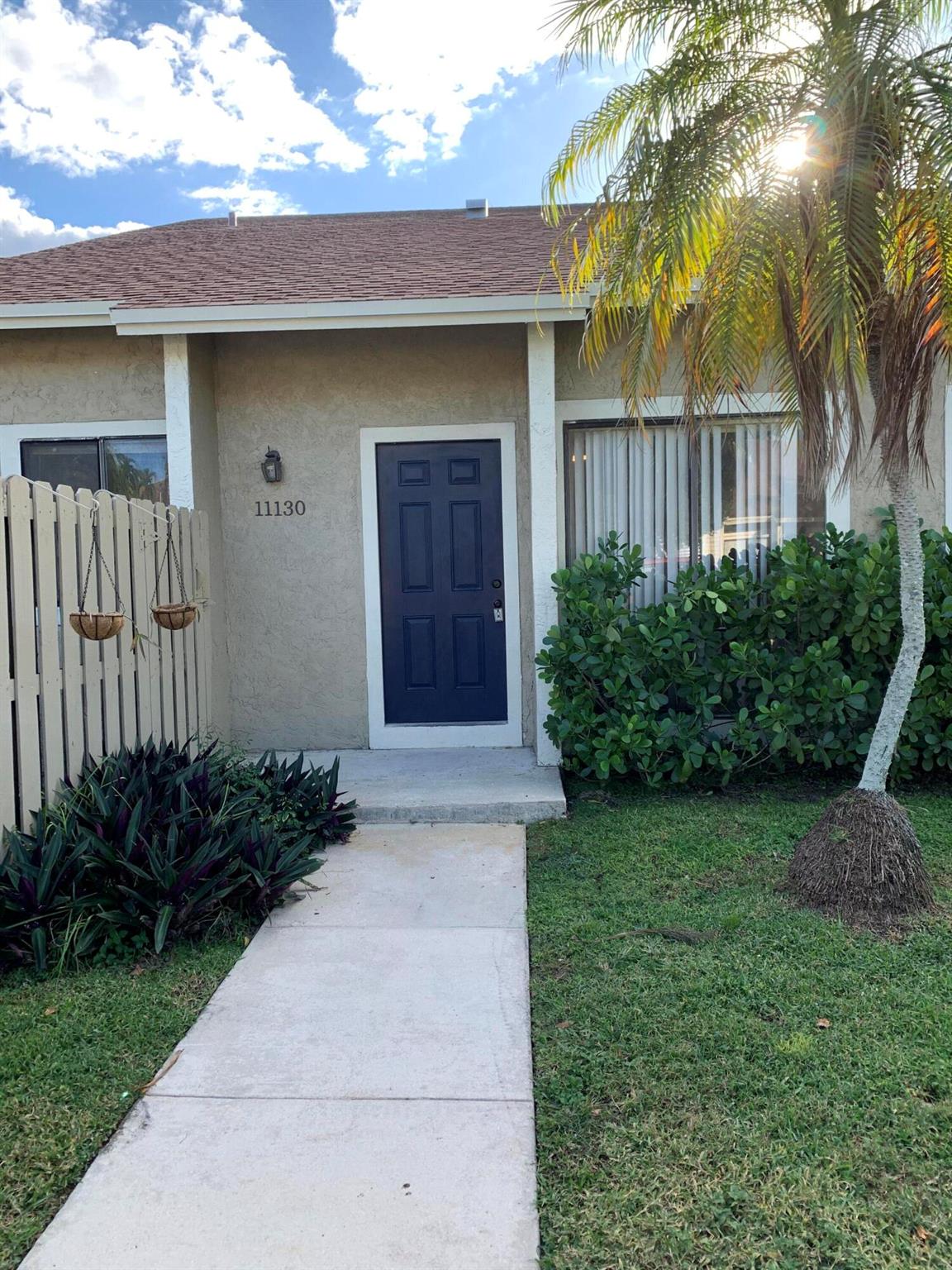 Very nice 3 bedroom 2 bathroom townhouse in Southpointe. Main bedroom on the first floor! Large walk in closet! Tile floor! Full size washer dryer down stairs! Water included in the rent! Centrally located close to shops parks and restaurants. Easy access to the highway! This unit is managed by a professional management company. 24/7 on call emergency service.