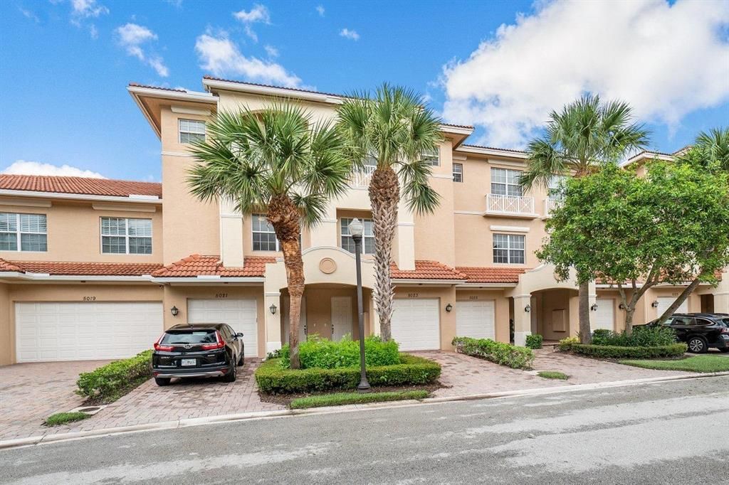 Photo of 5023 Vine Cliff Way W, Palm Beach Gardens, FL 33418 (MLS # R10728401)