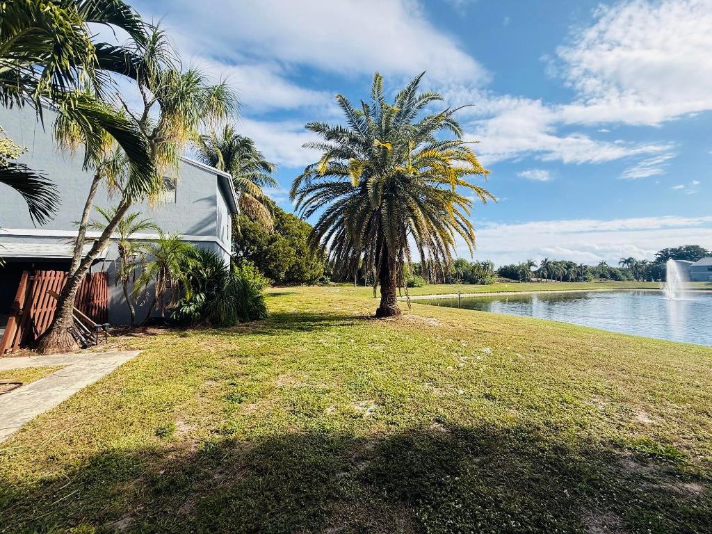 CROSSINGS OF BOYNTON BEACH COND - Residential