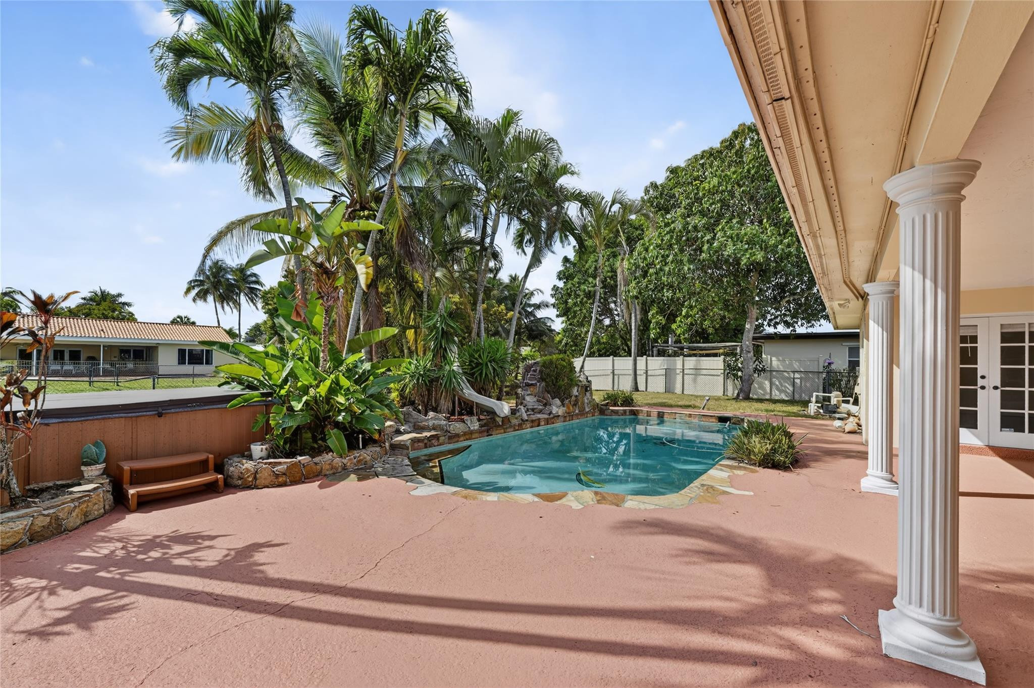 New Orleans Villas 81-21 - Residential