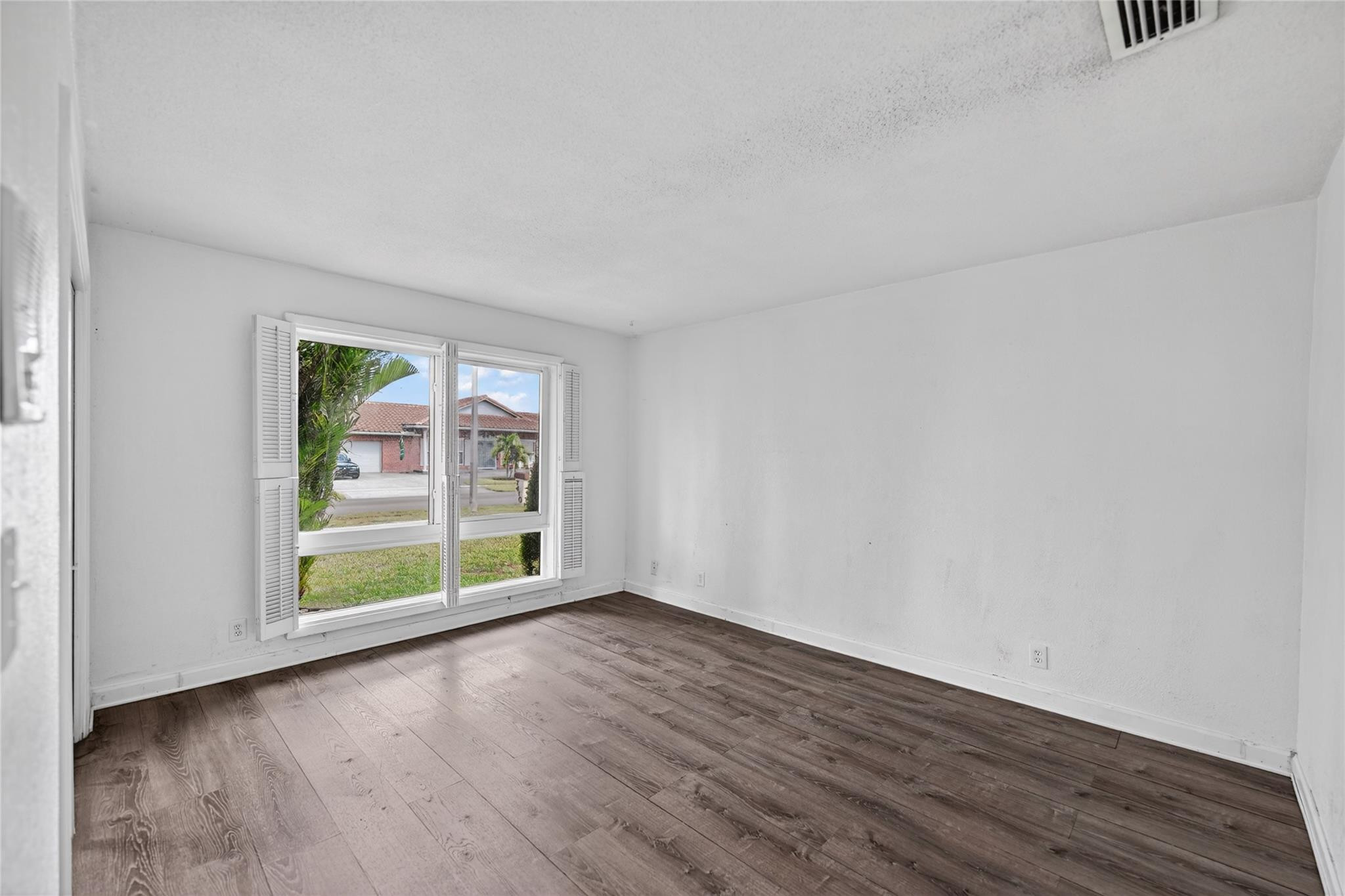 New Orleans Villas 81-21 - Residential