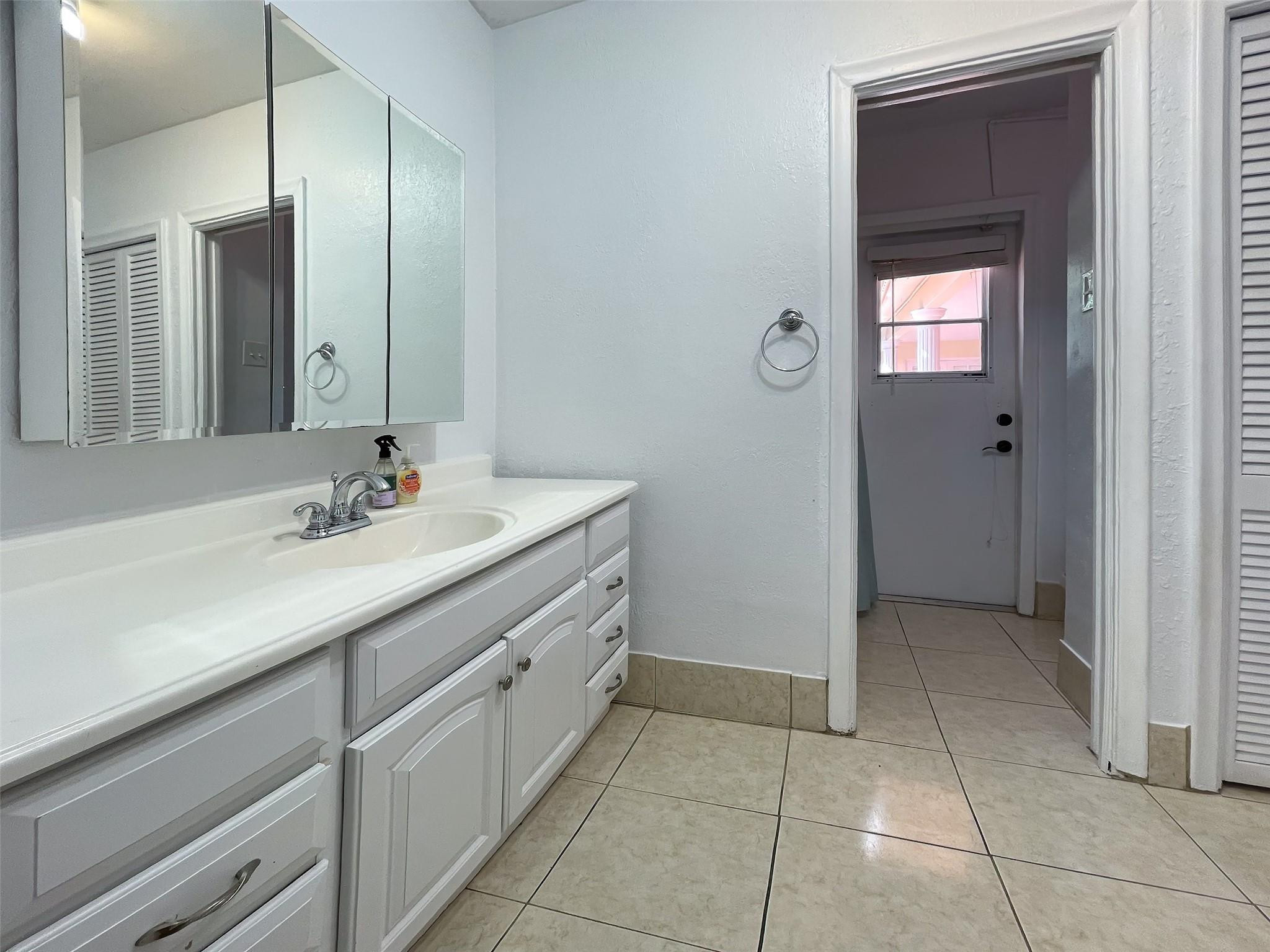 New Orleans Villas 81-21 - Residential