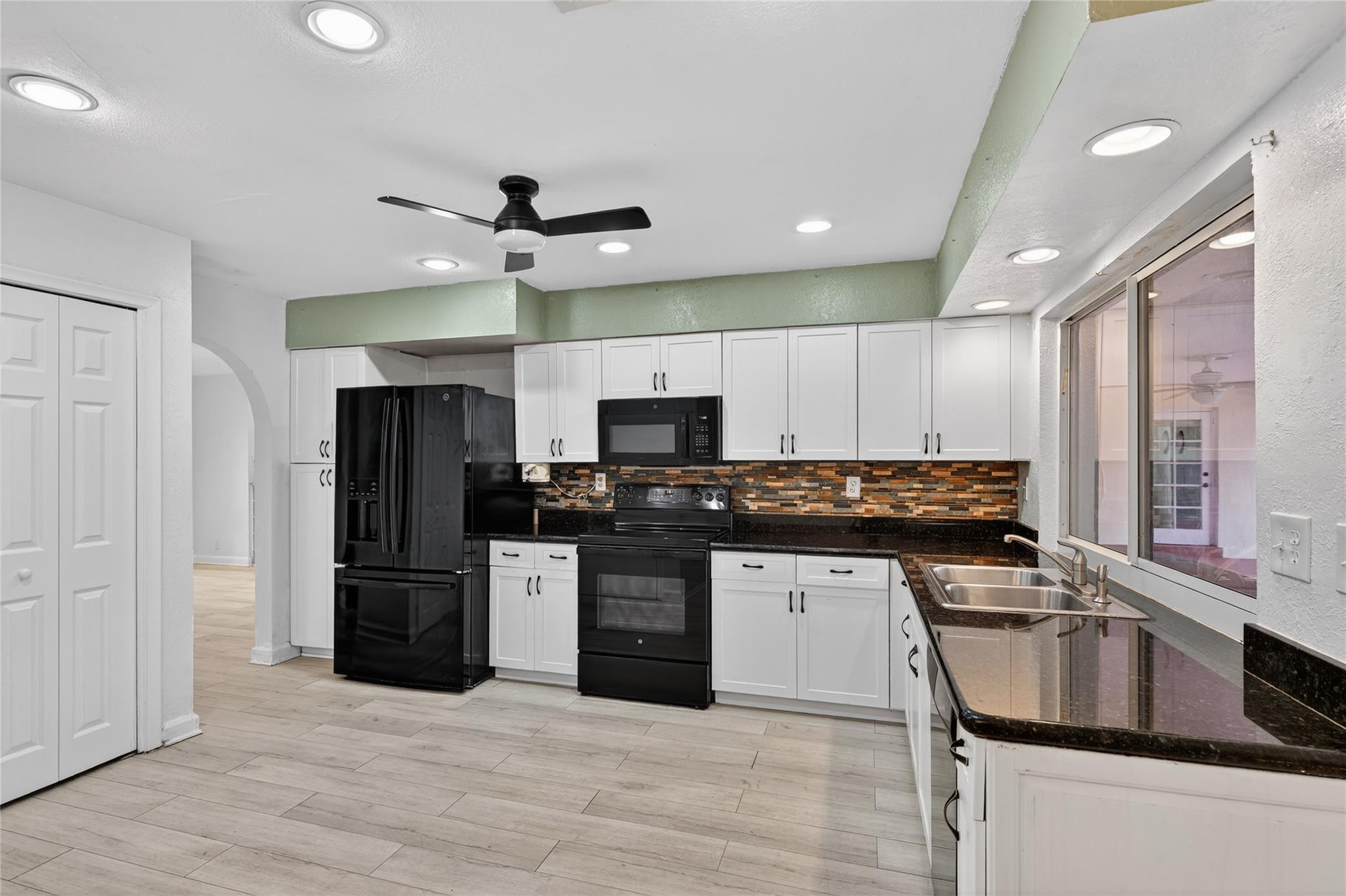 New Orleans Villas 81-21 - Residential