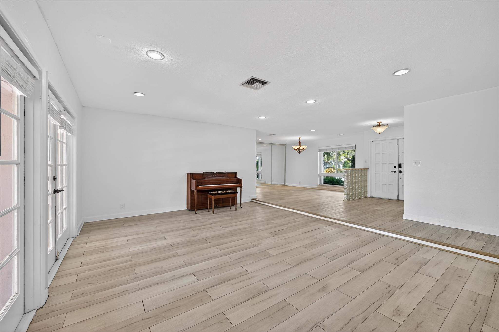 New Orleans Villas 81-21 - Residential