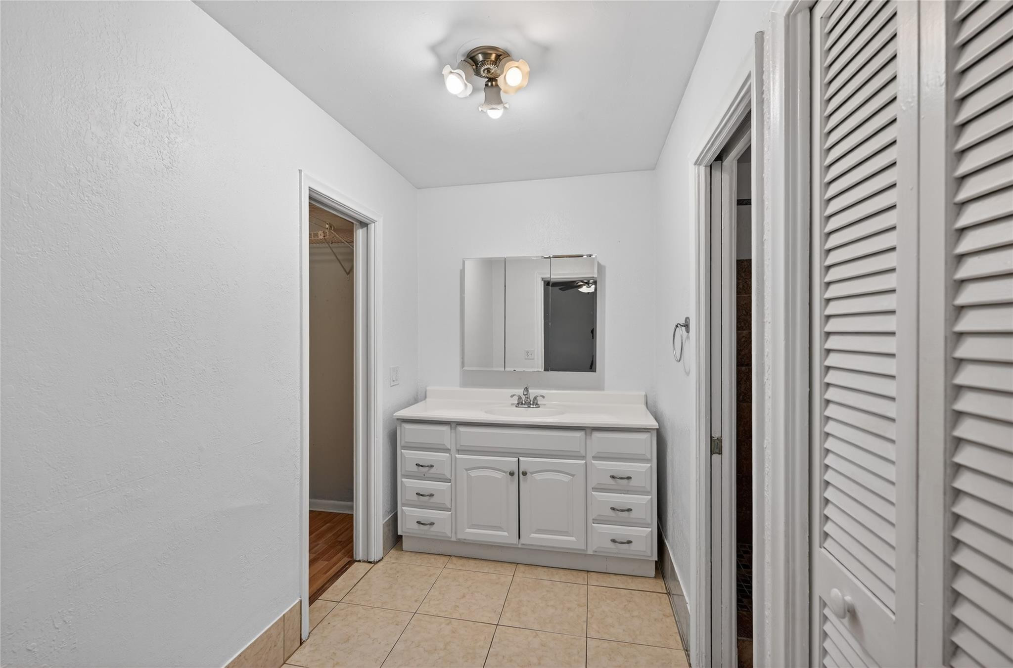 New Orleans Villas 81-21 - Residential