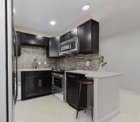 625 Flanders N Delray Beach FL 33484