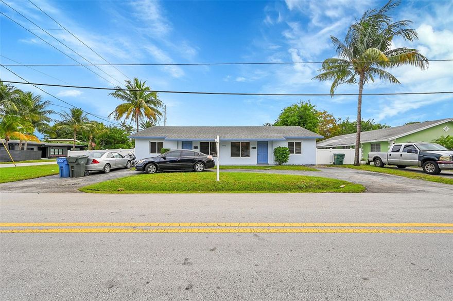 INCREDIBLE OPPORTUNITY IN THE HEART OF OAKLAND PARK.  HUGE CORNER LOT PROPERTY. 2/1 ON EACHSIDE COMPLETE WITH THERE OWN WASHER AND DRYERS.  OPEN SPACE WITH HUGE IMPACT GLASS WINDOWS AND DOORS.  UNIT B IS FRESHLY PAINTED AND HAS NEW CEILING FANS.  AMPLE PARKING FOR 4+ CARS.  FULLY FENCED YARD.  EACH SIDE HAS A PRIVATE FENCED INI YARD, PERFECT FOR PETS.