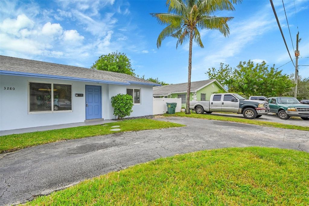 Photo of 3280 NE 15th Avenue, Oakland Park, FL 33334 (MLS # F10539407)