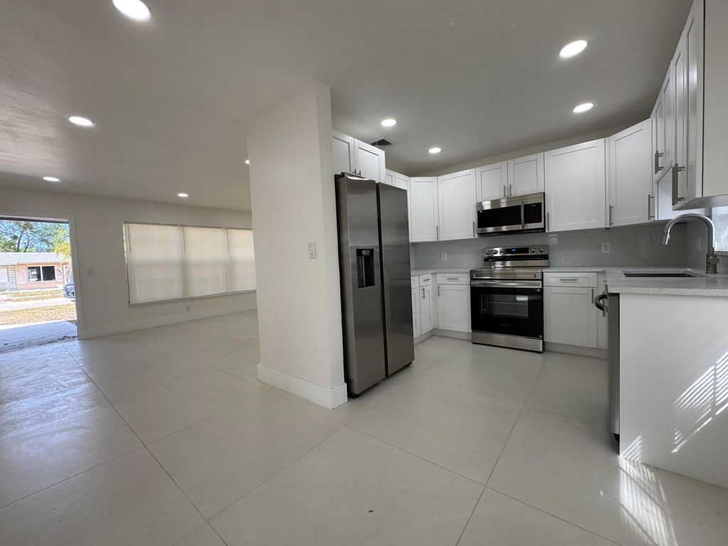 Photo of 6610 Greene Street, Hollywood, FL 33024 (MLS # B26000310)