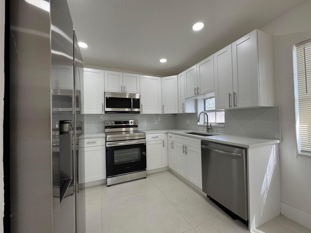 Photo of 6610 Greene Street, Hollywood, FL 33024 (MLS # B26000310)