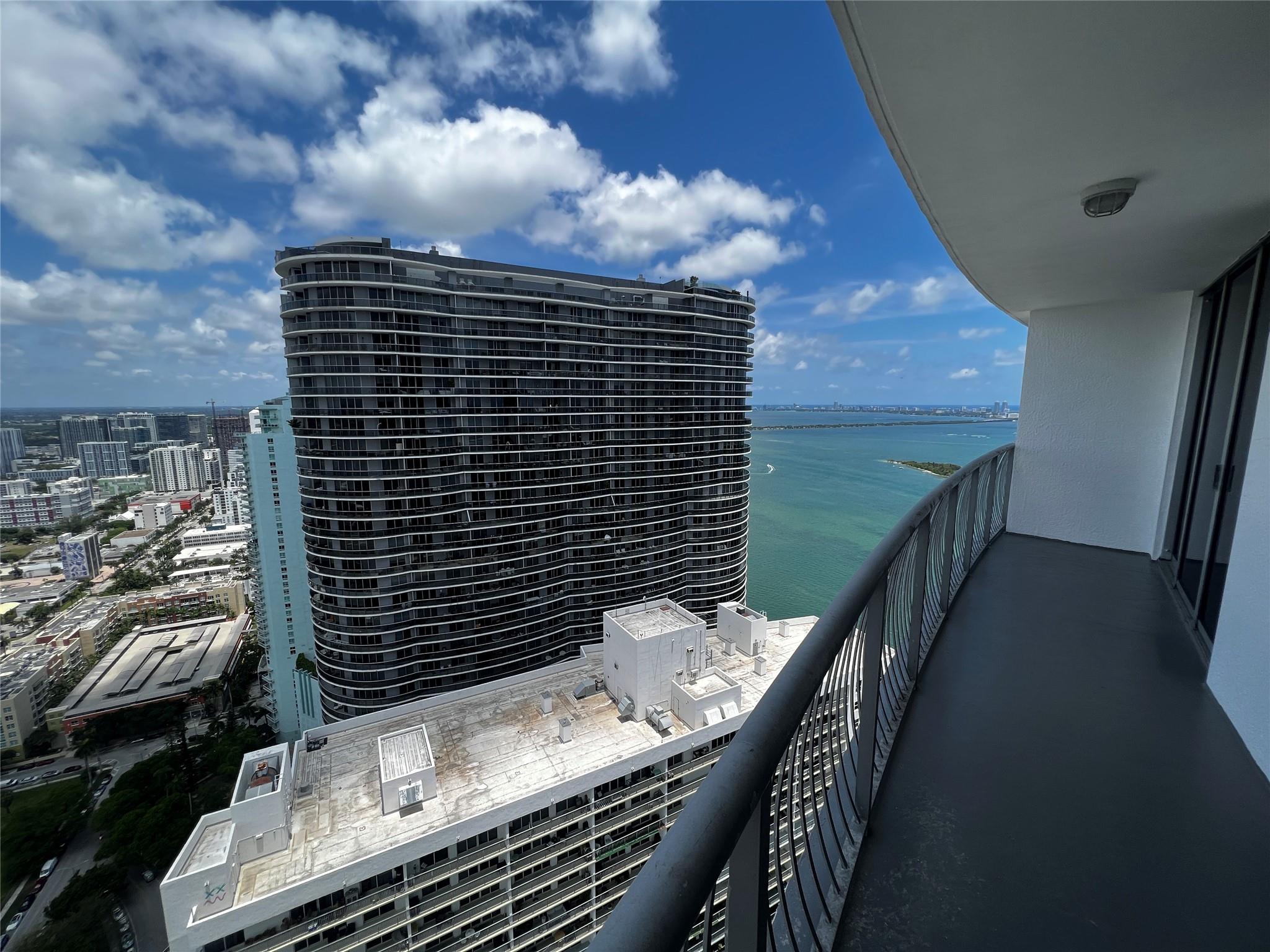 Experience unparalleled luxury in the heart of Miami at this breathtaking Edgewater condo! Enjoy
panoramic views of the vibrant Miami skyline from your own private oasis. The unit features spacious layout that accommodate a king size bed. Relax at the exclusive amenities including pristine pool, jacuzzis,
saunas, updated gym 24/7 security, assigned parking space and more. Step outside and enjoy the beauty of Margaret Pace Park and Biscayne Bay, shop convenience at Publix and or the 24/7
shops inside the building. Easy access to Downtown, Brickell, South Beach, Design District, Wynwood, Miami Airport
with the Metro Mover, bus stations and Brightline train to Orlando.