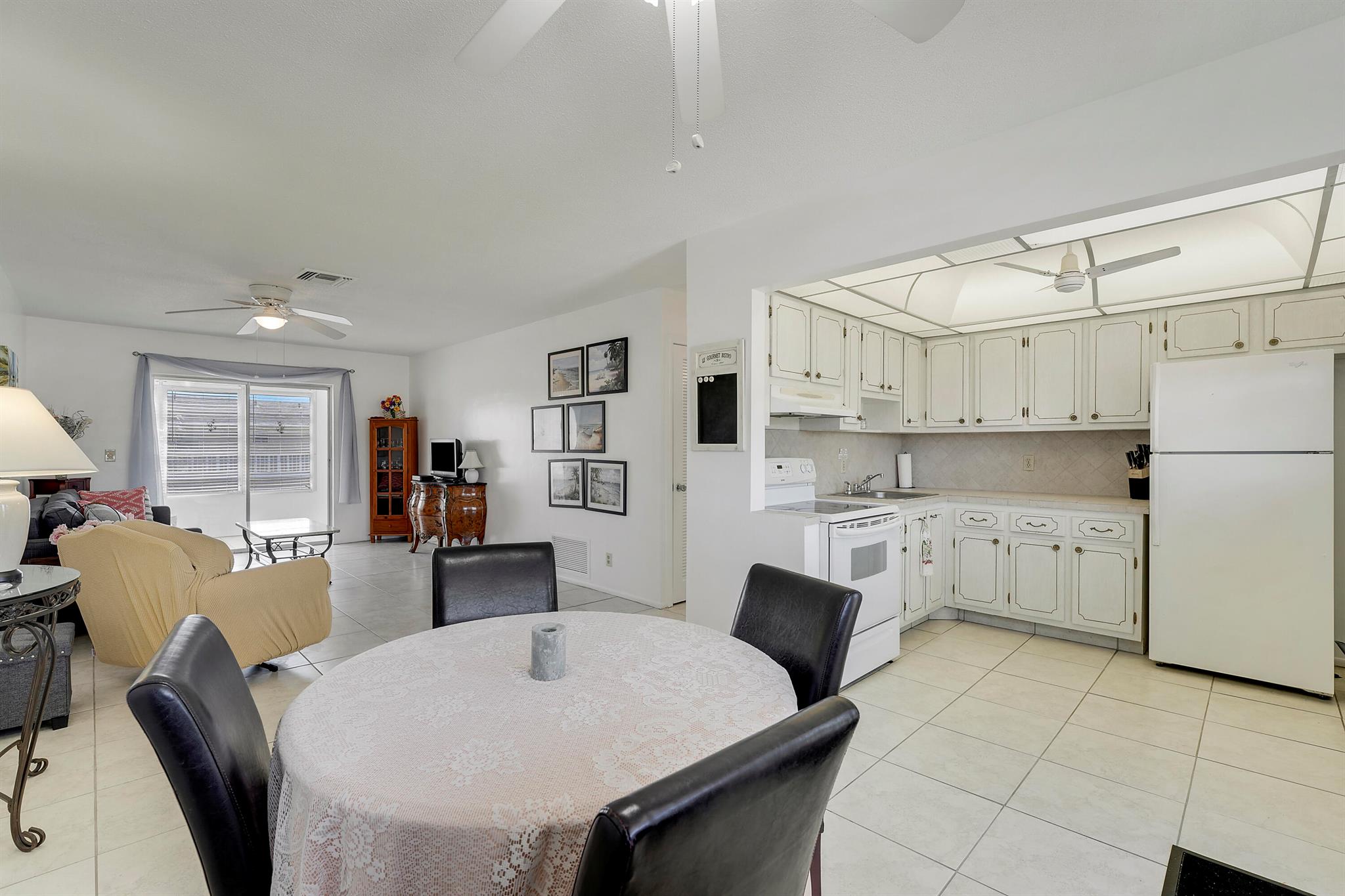 VILLAGE ROYALE CONDO 8 - Residential Lease