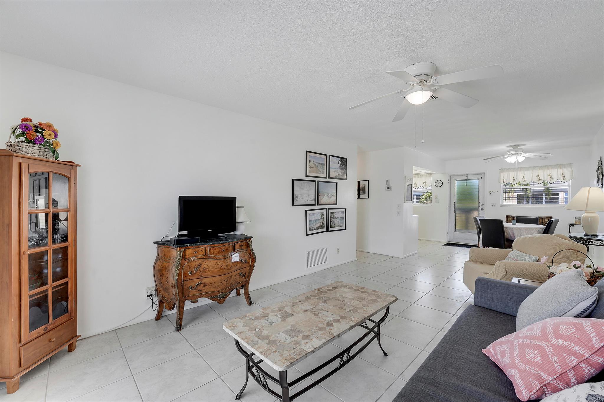 VILLAGE ROYALE CONDO 8 - Residential Lease