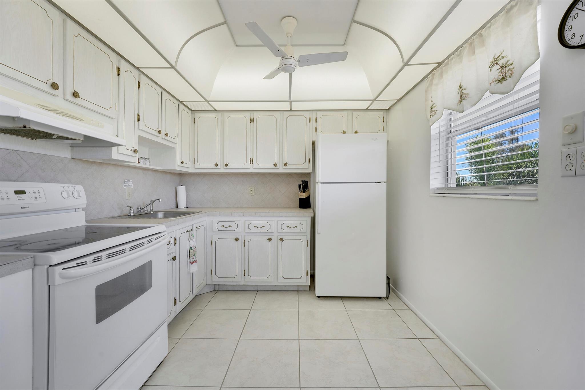 VILLAGE ROYALE CONDO 8 - Residential Lease