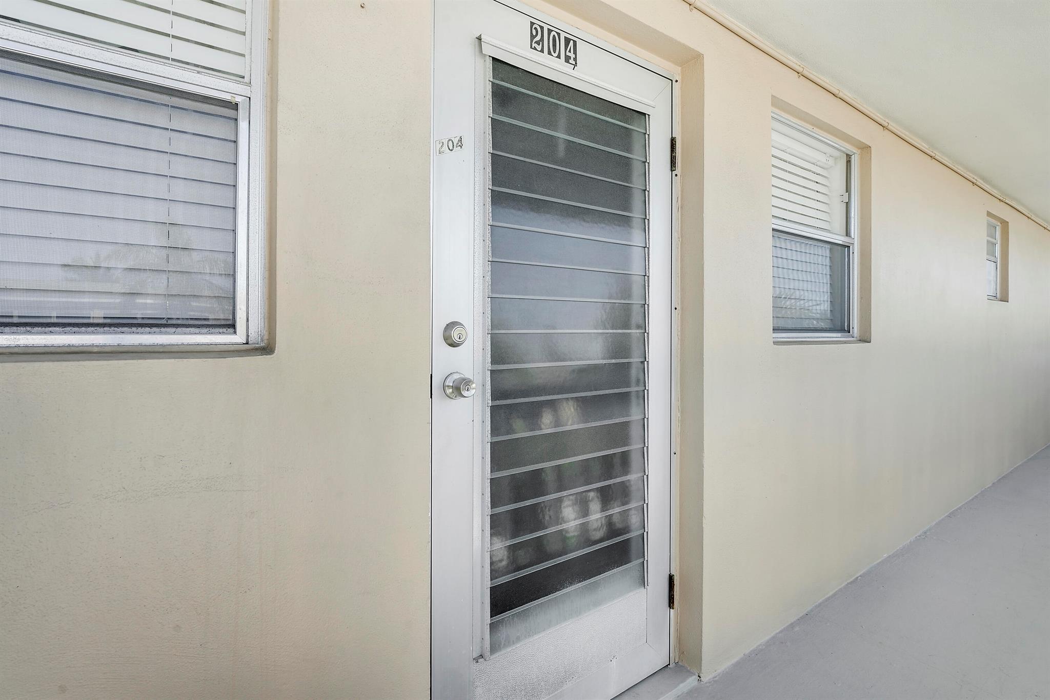 VILLAGE ROYALE CONDO 8 - Residential Lease