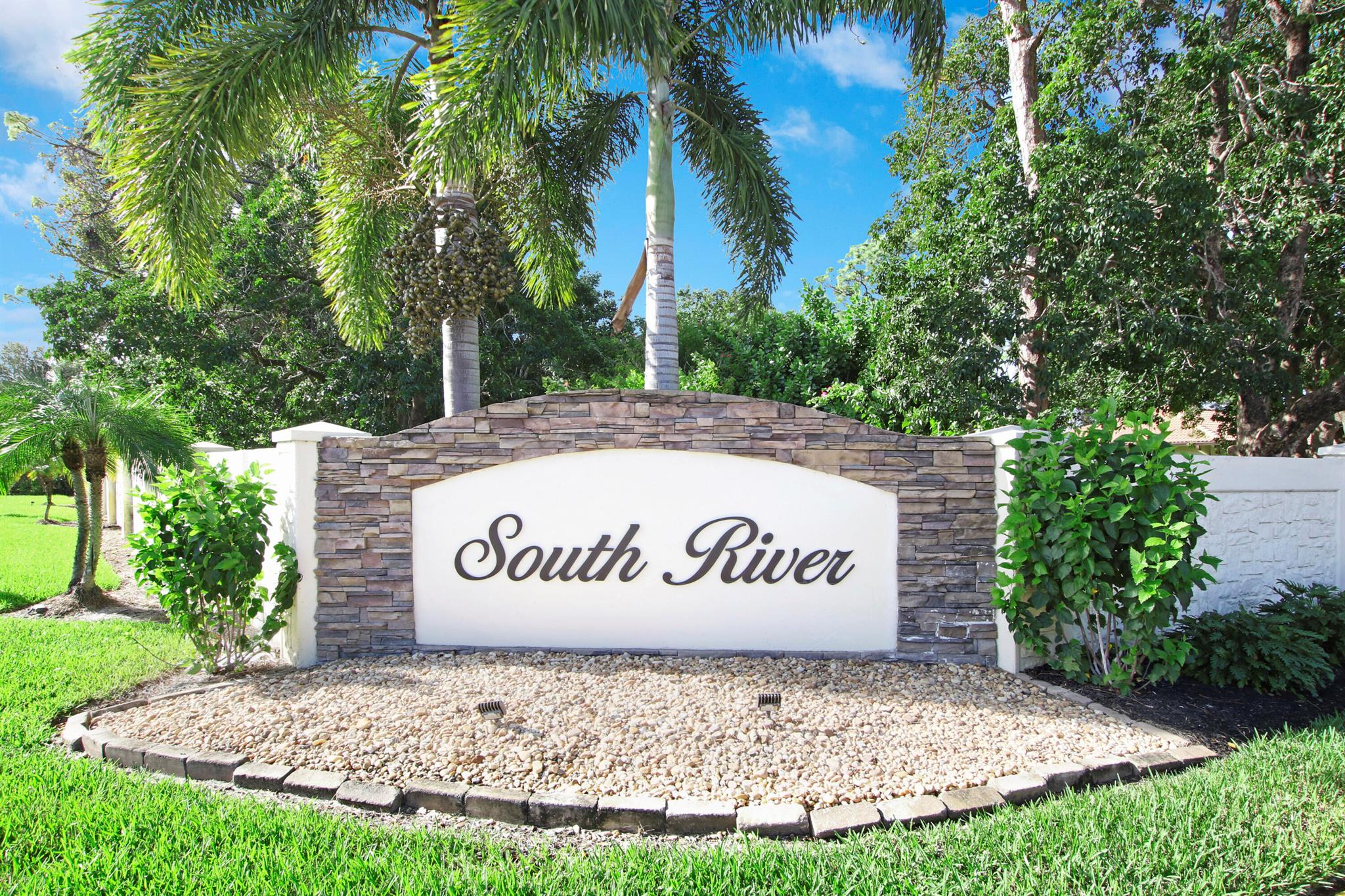 SOUTH RIVER - Nestled in the heart of Stuart, immerse yourself in this vibrant 55+ community with activities ranging from sports to leisurely walks along the boardwalk. This immaculate 1-bed, 1-bath condo, with its own private lanai offers a perfect blend of convenience and serenity. This community is where convenience meets charm. Located near shopping, dining, golf courses, and the lively attractions of Downtown Stuart, this residence is your gateway to the best of Stuart's small-town charm. Whether you're seeking a winter escape or year-round enjoyment, seize the opportunity to make South River your home.