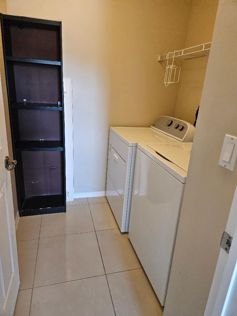 WELLINGTON LAKES - Residential