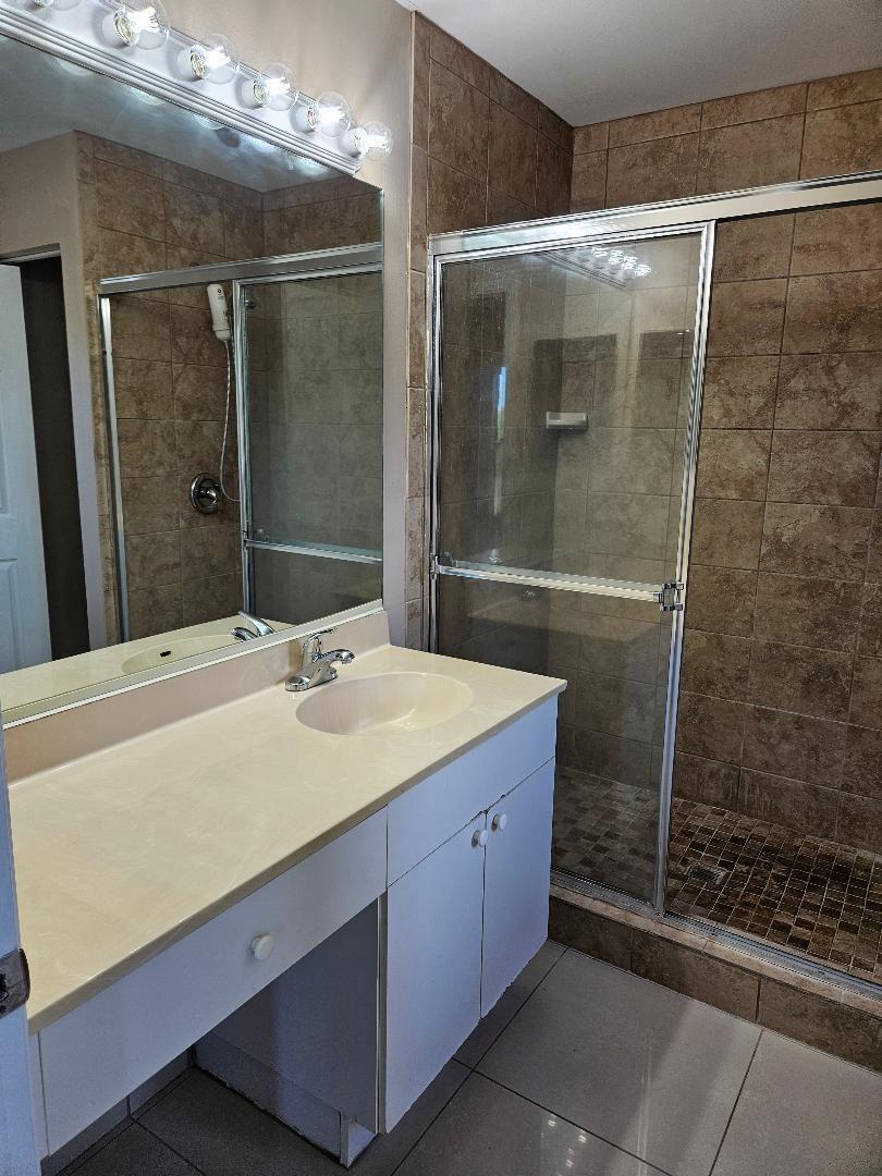 WELLINGTON LAKES - Residential