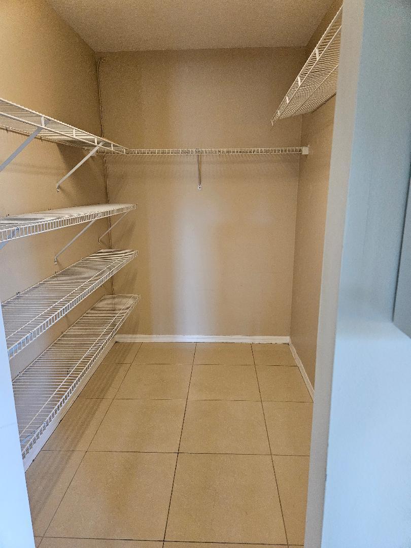 WELLINGTON LAKES - Residential