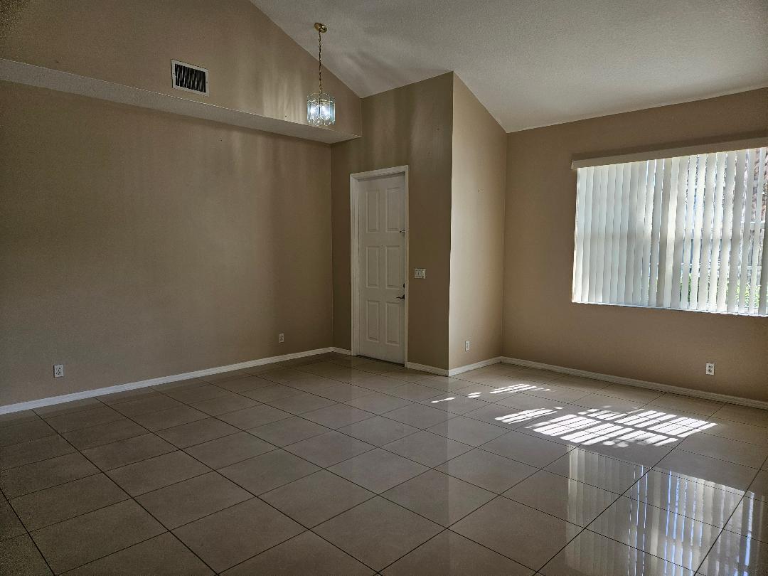 WELLINGTON LAKES - Residential