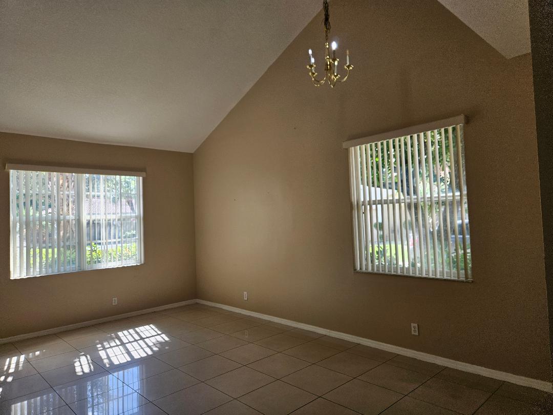 WELLINGTON LAKES - Residential